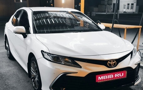 Toyota Camry, 2021 год, 3 650 000 рублей, 2 фотография