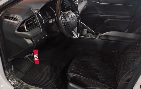 Toyota Camry, 2021 год, 3 650 000 рублей, 10 фотография