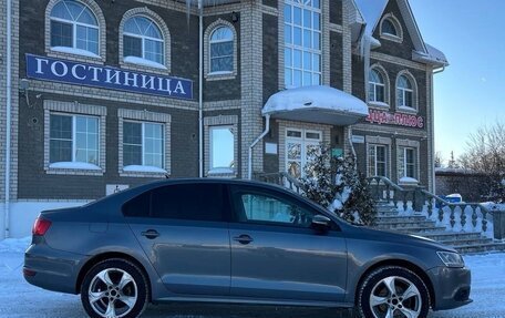 Volkswagen Jetta VI, 2013 год, 730 000 рублей, 4 фотография