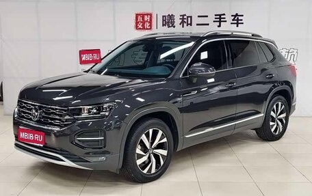 Volkswagen Touran III, 2022 год, 2 430 000 рублей, 1 фотография
