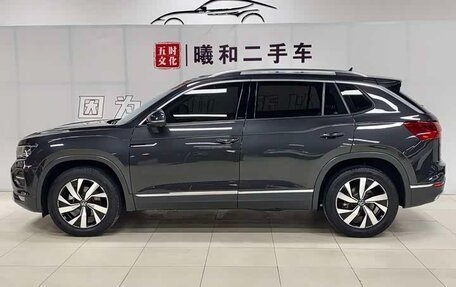 Volkswagen Touran III, 2022 год, 2 430 000 рублей, 5 фотография