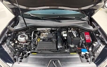 Volkswagen Touran III, 2022 год, 2 430 000 рублей, 3 фотография