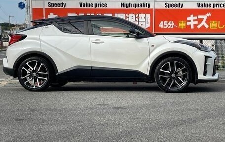Toyota C-HR I рестайлинг, 2017 год, 1 235 001 рублей, 3 фотография