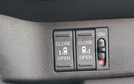 Honda Stepwgn IV, 2018 год, 2 050 000 рублей, 16 фотография