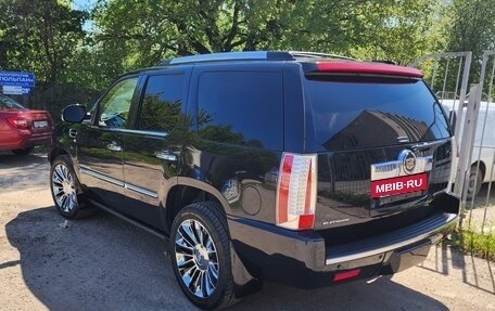 Cadillac Escalade III, 2011 год, 1 800 000 рублей, 11 фотография