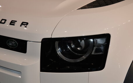 Land Rover Defender II, 2021 год, 6 195 000 рублей, 8 фотография