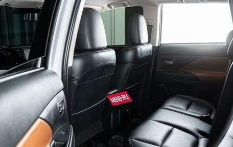 Mitsubishi Outlander III рестайлинг 3, 2019 год, 3 559 000 рублей, 11 фотография