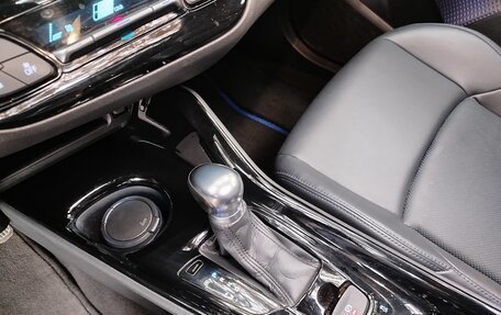 Toyota C-HR I рестайлинг, 2020 год, 3 850 000 рублей, 8 фотография