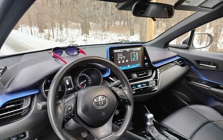 Toyota C-HR I рестайлинг, 2020 год, 3 850 000 рублей, 7 фотография