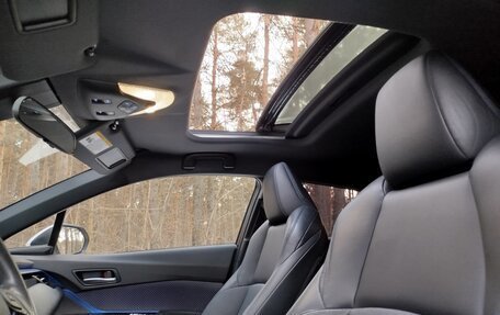 Toyota C-HR I рестайлинг, 2020 год, 3 850 000 рублей, 10 фотография