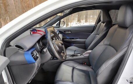 Toyota C-HR I рестайлинг, 2020 год, 3 850 000 рублей, 9 фотография