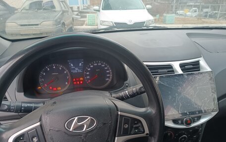 Hyundai Solaris II рестайлинг, 2011 год, 360 000 рублей, 9 фотография