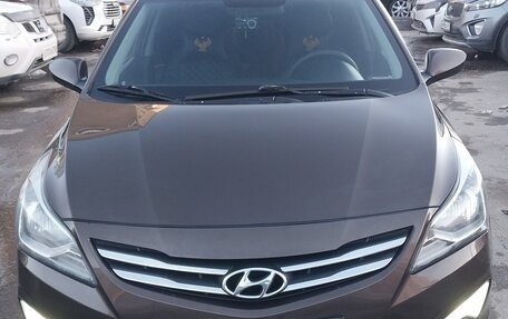 Hyundai Solaris II рестайлинг, 2015 год, 860 000 рублей, 1 фотография