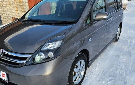 Toyota ISis I, 2010 год, 1 150 000 рублей, 3 фотография