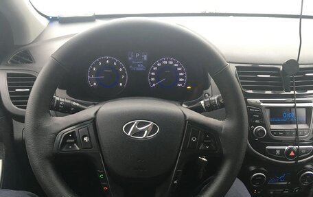 Hyundai Solaris II рестайлинг, 2015 год, 860 000 рублей, 13 фотография