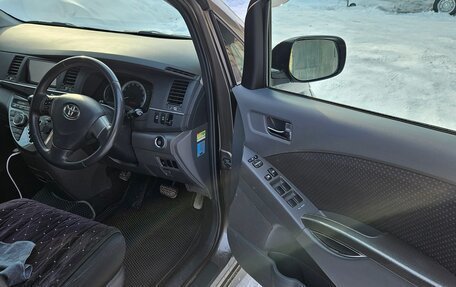 Toyota ISis I, 2010 год, 1 150 000 рублей, 18 фотография