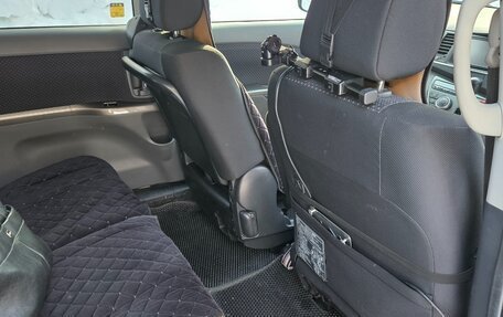 Toyota ISis I, 2010 год, 1 150 000 рублей, 19 фотография