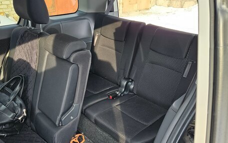 Toyota ISis I, 2010 год, 1 150 000 рублей, 29 фотография