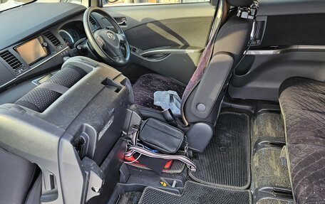 Toyota ISis I, 2010 год, 1 150 000 рублей, 30 фотография