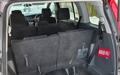 Toyota ISis I, 2010 год, 1 150 000 рублей, 24 фотография