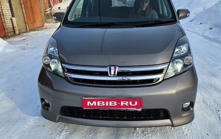 Toyota ISis I, 2010 год, 1 150 000 рублей, 32 фотография
