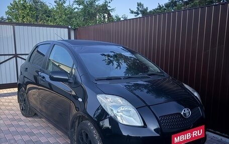 Toyota Yaris III рестайлинг, 2007 год, 490 000 рублей, 1 фотография