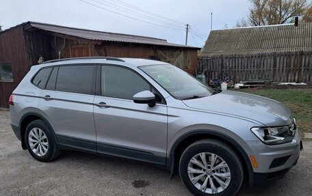 Volkswagen Tiguan II, 2019 год, 2 499 000 рублей, 1 фотография