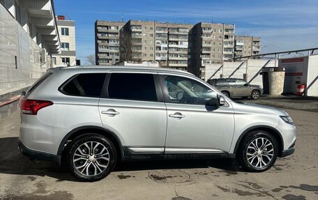 Mitsubishi Outlander III рестайлинг 3, 2015 год, 1 820 000 рублей, 12 фотография