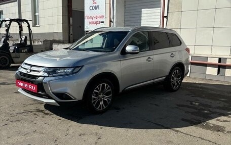 Mitsubishi Outlander III рестайлинг 3, 2015 год, 1 820 000 рублей, 4 фотография