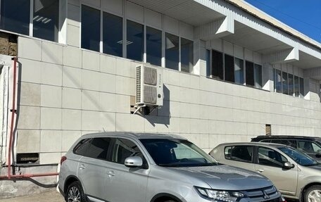 Mitsubishi Outlander III рестайлинг 3, 2015 год, 1 820 000 рублей, 6 фотография