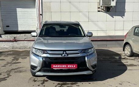 Mitsubishi Outlander III рестайлинг 3, 2015 год, 1 820 000 рублей, 3 фотография