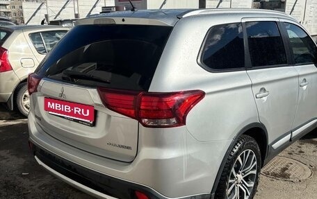 Mitsubishi Outlander III рестайлинг 3, 2015 год, 1 820 000 рублей, 13 фотография
