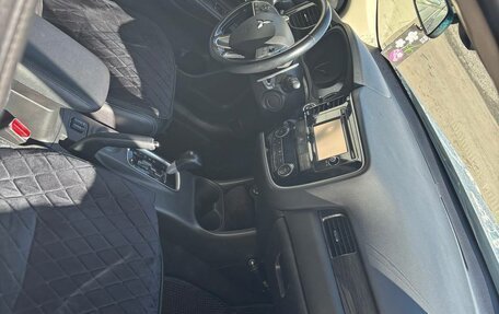 Mitsubishi Outlander III рестайлинг 3, 2015 год, 1 820 000 рублей, 16 фотография