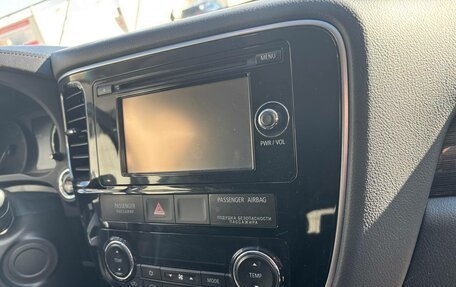 Mitsubishi Outlander III рестайлинг 3, 2015 год, 1 820 000 рублей, 22 фотография