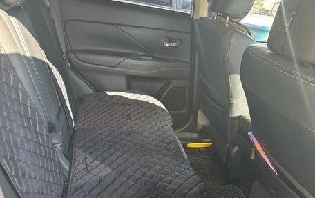 Mitsubishi Outlander III рестайлинг 3, 2015 год, 1 820 000 рублей, 17 фотография