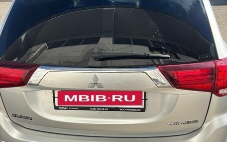 Mitsubishi Outlander III рестайлинг 3, 2015 год, 1 820 000 рублей, 14 фотография