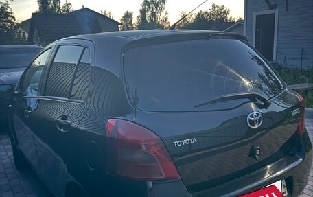 Toyota Yaris III рестайлинг, 2007 год, 490 000 рублей, 3 фотография