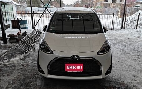 Toyota Sienta II, 2021 год, 1 900 000 рублей, 5 фотография