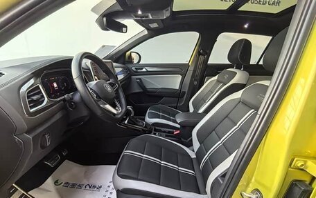 Volkswagen T-Roc I, 2023 год, 1 950 000 рублей, 10 фотография