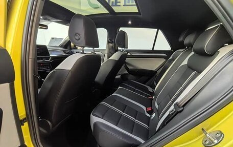 Volkswagen T-Roc I, 2023 год, 1 950 000 рублей, 19 фотография