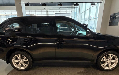 Mitsubishi Outlander III рестайлинг 3, 2013 год, 1 299 000 рублей, 5 фотография