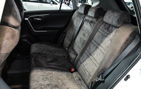 Toyota RAV4, 2020 год, 3 699 000 рублей, 10 фотография