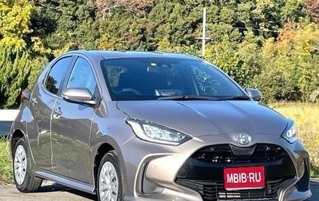Toyota Yaris, 2022 год, 989 000 рублей, 1 фотография