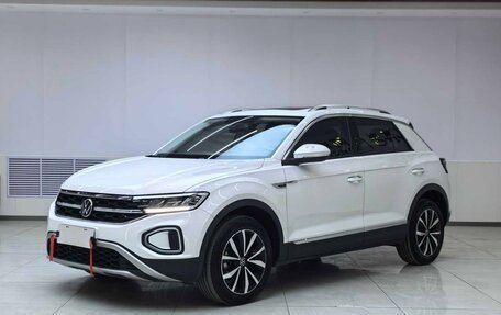 Volkswagen T-Roc I, 2023 год, 2 105 000 рублей, 1 фотография