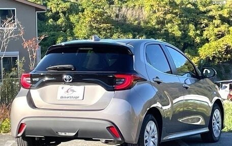 Toyota Yaris, 2022 год, 989 000 рублей, 5 фотография