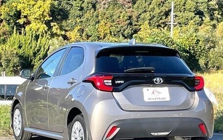 Toyota Yaris, 2022 год, 989 000 рублей, 3 фотография