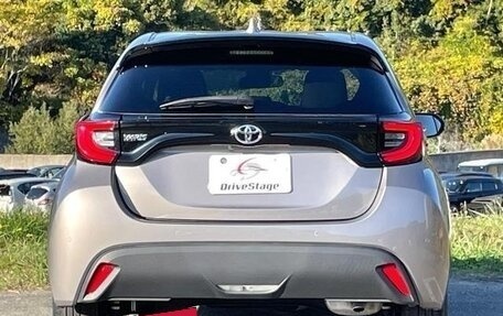 Toyota Yaris, 2022 год, 989 000 рублей, 4 фотография