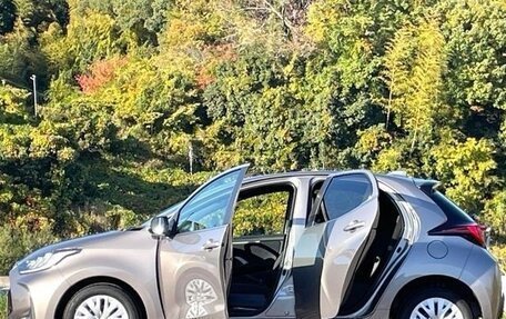 Toyota Yaris, 2022 год, 989 000 рублей, 9 фотография