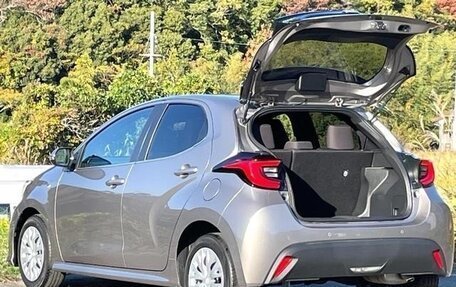 Toyota Yaris, 2022 год, 989 000 рублей, 8 фотография