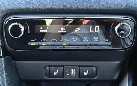 Toyota Yaris, 2022 год, 989 000 рублей, 12 фотография